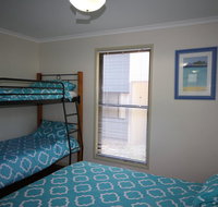1 Naiad Court - Lowset family home with swimming pool and covered deck. Pet friendly - Accommodation in Bendigo