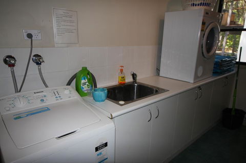 1 Naiad Court - Lowset Family Home With Swimming Pool And Covered Deck. Pet Friendly - Accommodation in Bendigo 1