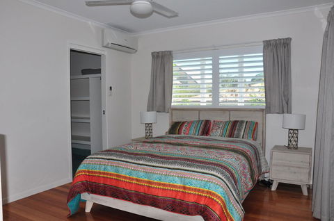 10 Double Island Drive - Modern Family Home, Centrally Located, Swimming Pool & Outdoor Area - Accommodation in Bendigo 1