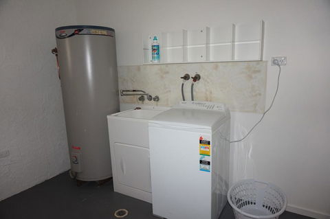 11 Bomburra Court - Rainbow Beach, Comfortable Beach House, Plenty Of Boat Parking - Accommodation in Bendigo 2