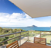 12 'Intrepid' 3 Intrepid Close - right on the beachfront - Accommodation in Bendigo