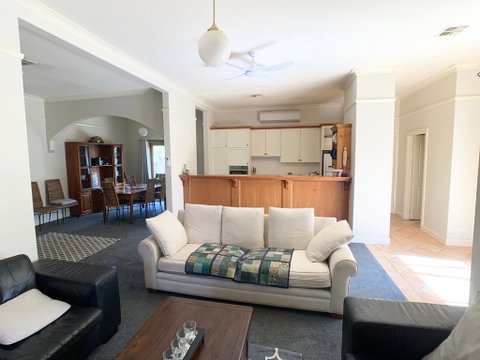 123 Hill St, Heart Of Orange, Double Brick - Accommodation in Bendigo 2