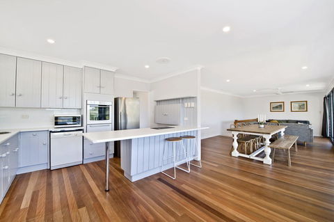 143 Matthew Flinders Drive, Port Macquarie - Accommodation in Bendigo 3