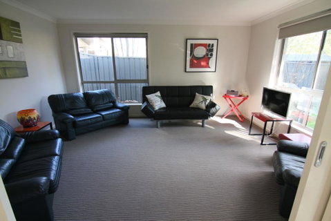 19 Georgian Court - Accommodation in Bendigo 1