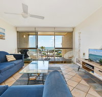 2 Bedroom Top Floor Unit - Ocean Views and Pool - Accommodation in Bendigo