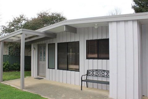 20 Toorak Rd, Bright - Accommodation in Bendigo 1