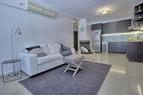 Calvary Corner - Contemporary 2 Bdrm North Adelaide - Accommodation in Bendigo 0