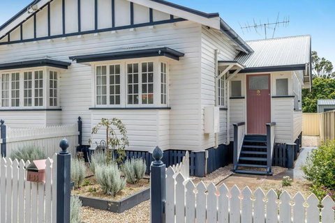 Camellia Cottage! CBD Diamond! - Accommodation in Bendigo 0