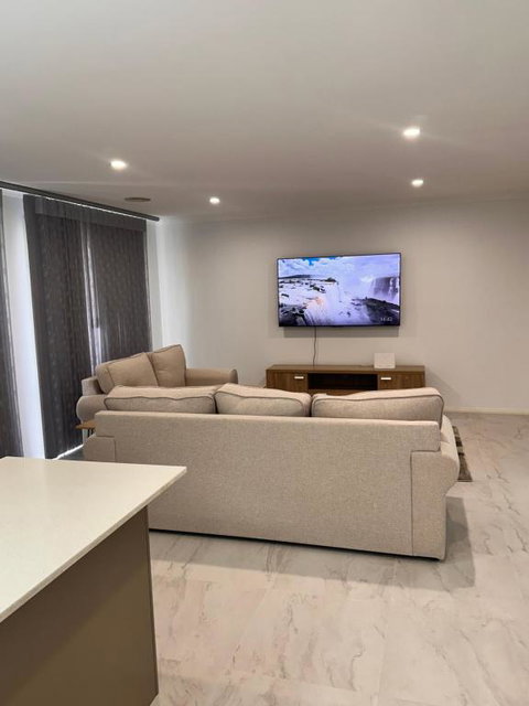 Canberra 3 Bedroom Home To Remember - Accommodation in Bendigo 0