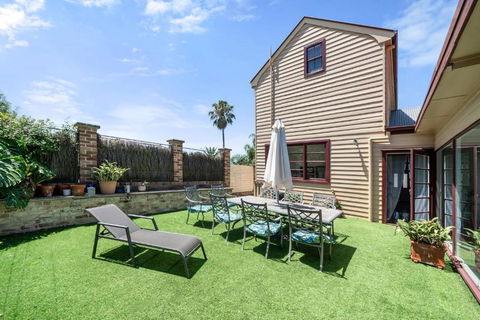 Charming House In Woolwich - Accommodation in Bendigo 0