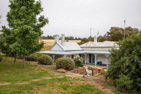 CHARTER FARM - FIND YOUR HAPPY HAMLET - Accommodation in Bendigo 1
