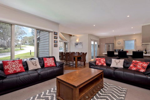 COME BY CHANCE, Dinner Plain - Accommodation in Bendigo 3