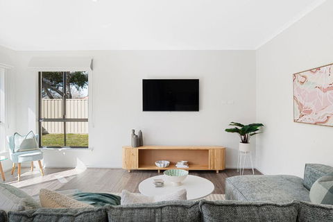 Crimson Ridge - Wines, Vines And Dine - Accommodation in Bendigo 0