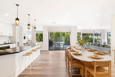 Crimson Ridge - Wines, Vines And Dine - Accommodation in Bendigo 3