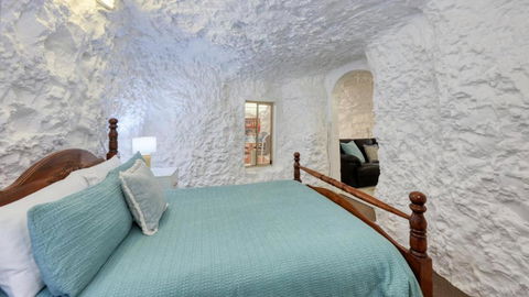 Desert Hideaway - Underground Living - White Cliffs - Accommodation in Bendigo 4