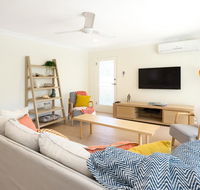 3 Bedroom Apartment Minutes from Main Beach - Accommodation in Bendigo