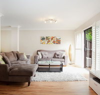 3-Bed Home with BBQ Patio near Parks and Playgrounds - Accommodation in Bendigo