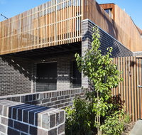 3-Bed House With Rooftop and Parking Near Yarra Park - Accommodation in Bendigo