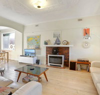 4 MONTROSE AVE - retro home in the heart of town - Accommodation in Bendigo