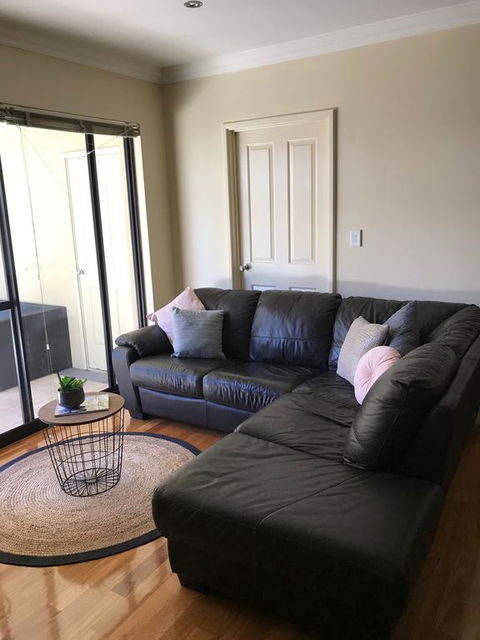 4x3 Townhouse In Rivervale - Accommodation in Bendigo 3