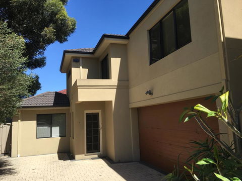 4x3 Townhouse In Rivervale - Accommodation in Bendigo 0