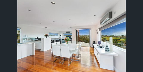 5 Star Gowanbrae Views - Accommodation in Bendigo 3