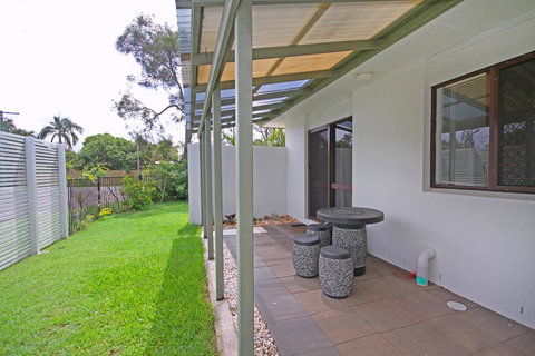 6 Petrie Ave, Marcoola, Pet Friendly, Linen Supplied - Accommodation in Bendigo 3