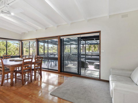 62 BINGLEY PARADE RIVERSEA HOUSE - Accommodation in Bendigo 1