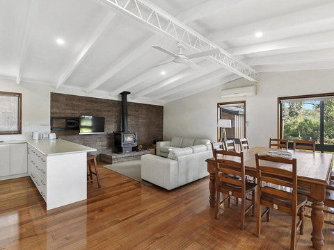 62 BINGLEY PARADE RIVERSEA HOUSE - Accommodation in Bendigo 3