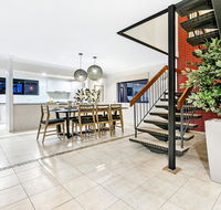 7 Bedroom Gold Coast Luxury Waterfront Home with Pool sleeps 20 - Accommodation in Bendigo