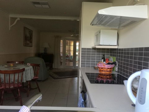 A Victor Harbour Retreat Aldinga Tony's Music Cottage - Accommodation in Bendigo 0