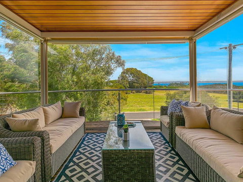 A Wave From It All - Accommodation in Bendigo 1