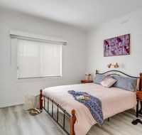 A Wave From It All - Accommodation in Bendigo
