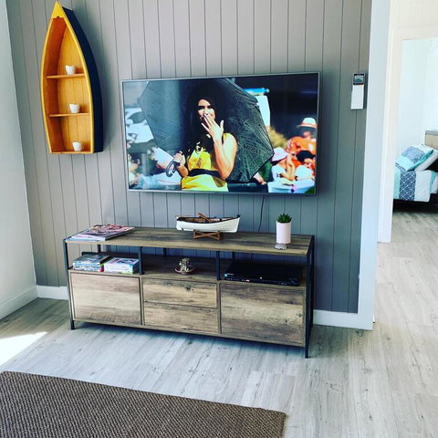 Abode Callala Beach Jervis Bay - 100m To Beach! - Accommodation in Bendigo 3