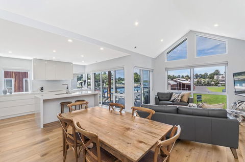 Absolute - Accommodation in Bendigo 0