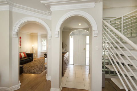 Adelaide Mackinnon - Accommodation in Bendigo 2