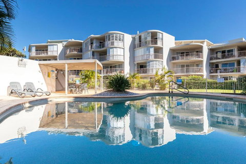 Direct Beach Access - Surfside Buddina Apt - Accommodation in Bendigo 0