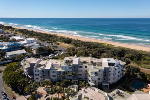 Direct Beach Access - Surfside Buddina Apt - Accommodation in Bendigo 1