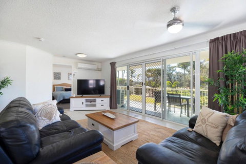 Direct Beach Access - Surfside Buddina Apt - Accommodation in Bendigo 2