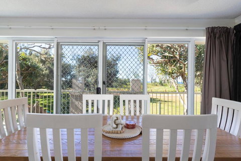 Direct Beach Access - Surfside Buddina Apt - Accommodation in Bendigo 4