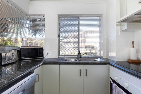 Direct Beach Access - Surfside Buddina Apt - Accommodation in Bendigo 3