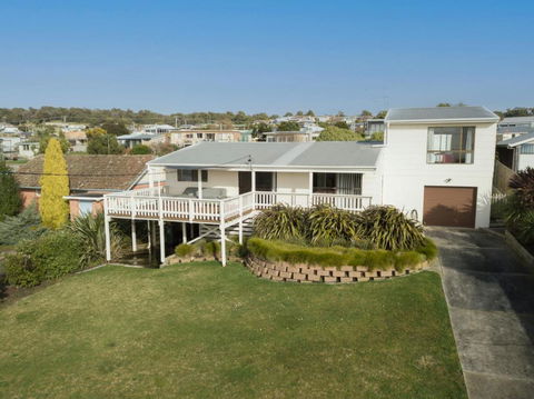 Dune Views - Accommodation in Bendigo 0