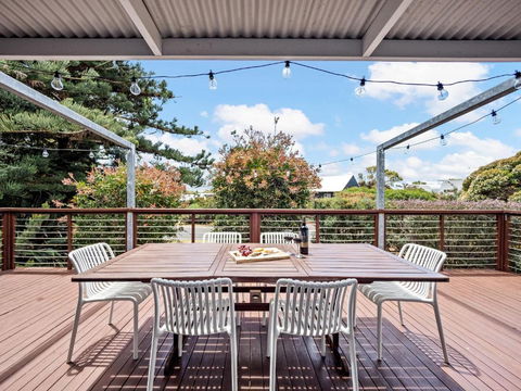 Eagle Bay Beach House - 300m To The Beach! - Accommodation in Bendigo 0