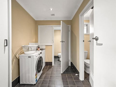 Eagle Bay Beach House - 300m To The Beach! - Accommodation in Bendigo 4