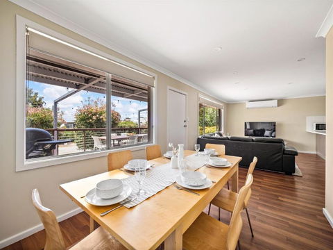 Eagle Bay Beach House - 300m To The Beach! - Accommodation in Bendigo 3