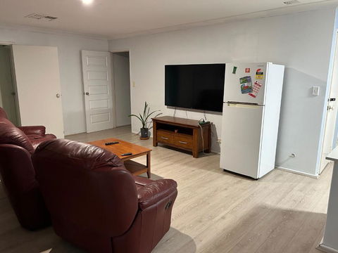 Double Room Share Bathroom And Kitchen - Accommodation in Bendigo 4