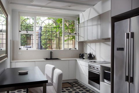 Elegant 3-Bed Heritage House With Swimming Pool - Accommodation in Bendigo 2