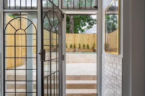 Elegant 3-Bed Heritage House With Swimming Pool - Accommodation in Bendigo 3