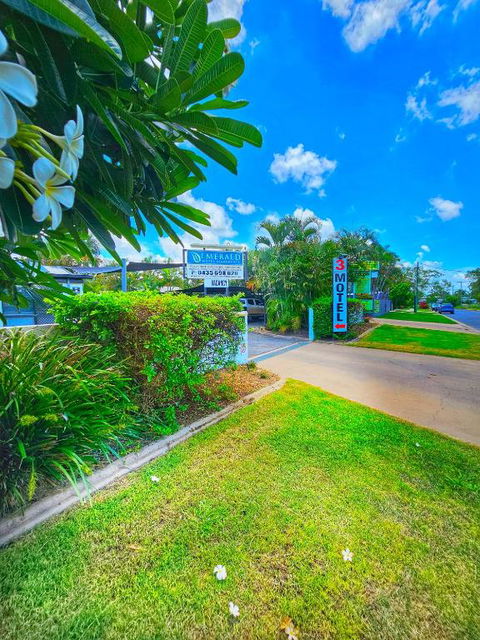 Emerald Motel Apartments - Accommodation in Bendigo 0