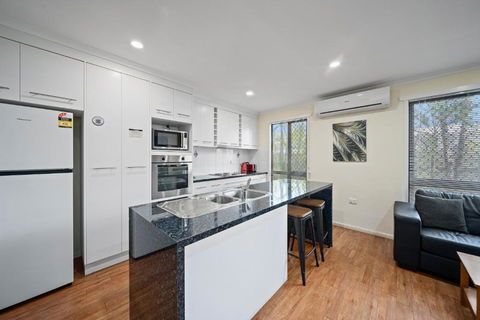 Emerald Motel Apartments - Accommodation in Bendigo 1